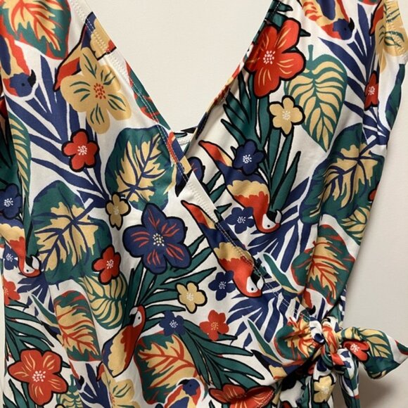 Swimsuit with bright design - Picture 2 of 7